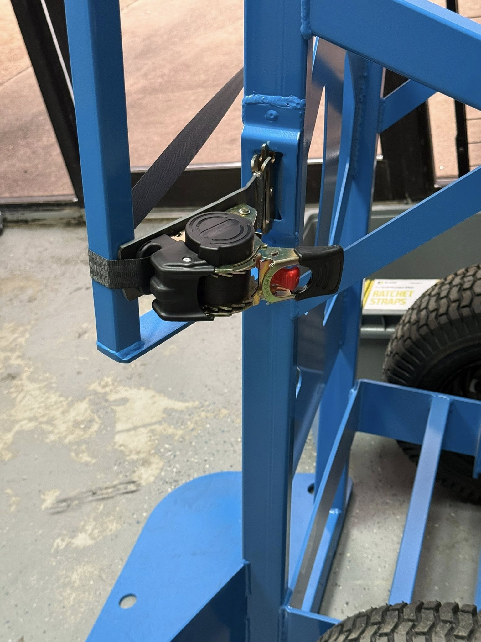 E-Track Mounted Self Retracted Ratchet Strap System