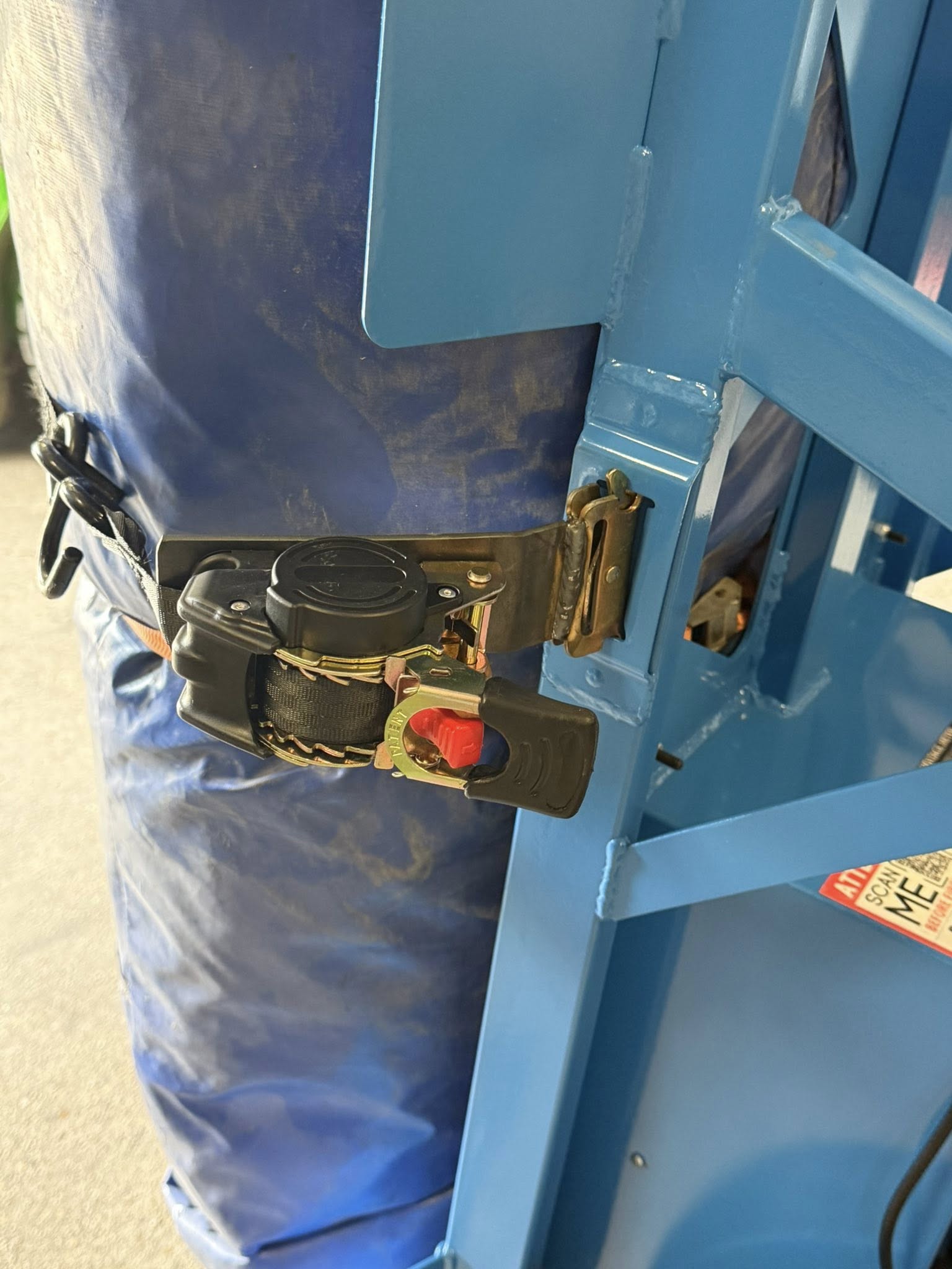 E-Track Mounted Self Retracted Ratchet Strap System